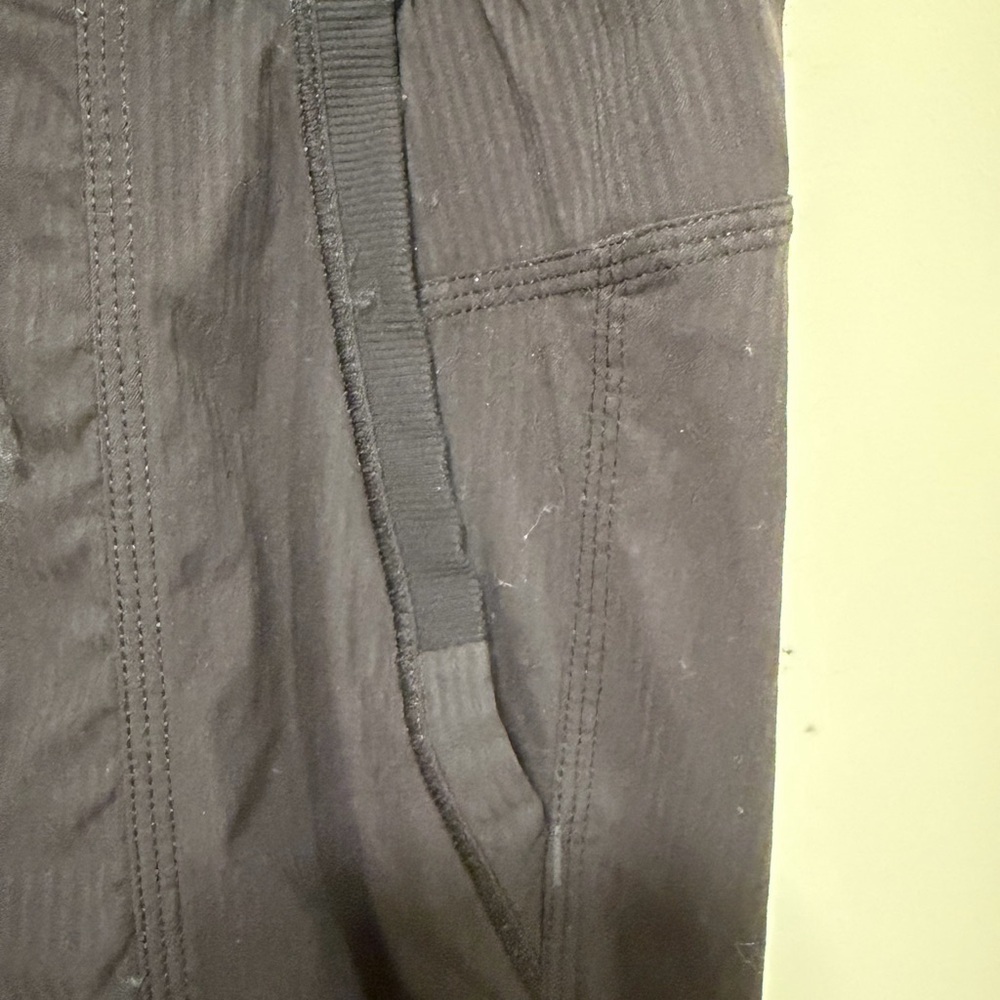 Lululemon Athletica Black Flattering Capris - Picture 5 of 9